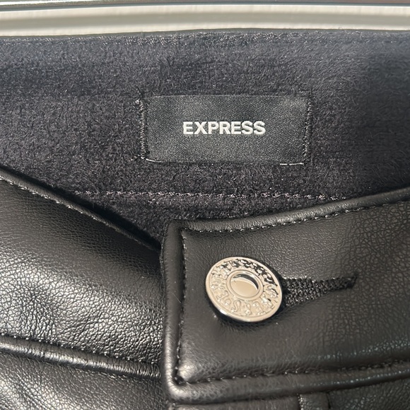 NWT EXPRESS FAUX LEATHER HIGH RISE WOMEN CROPPED PANTS IN SIZE 6 R - Picture 5 of 9